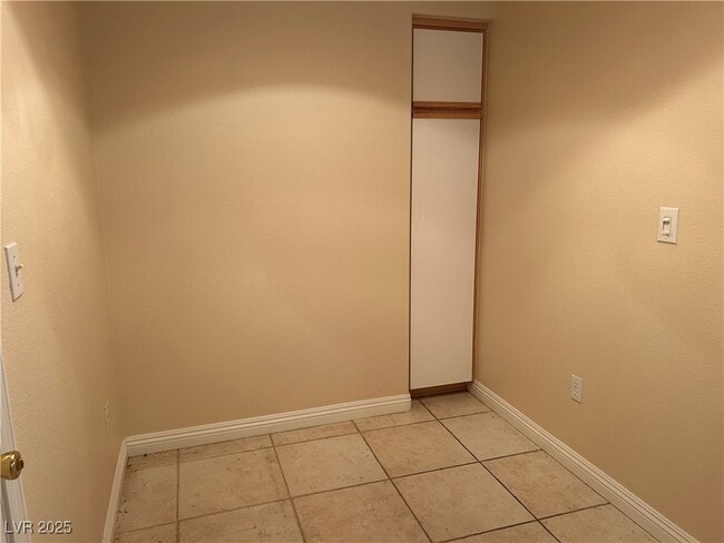 Building Photo - 10041 Woodhouse Dr