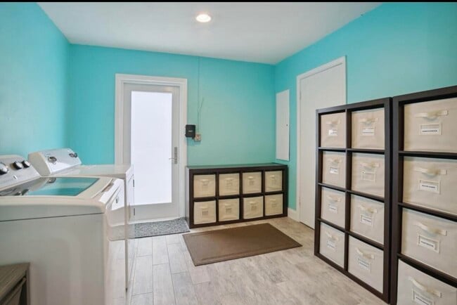 Building Photo - 603 SE 7th Ave