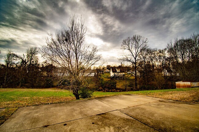 Building Photo - 3 Bedroom Pet Friendly Home For Rent In St...