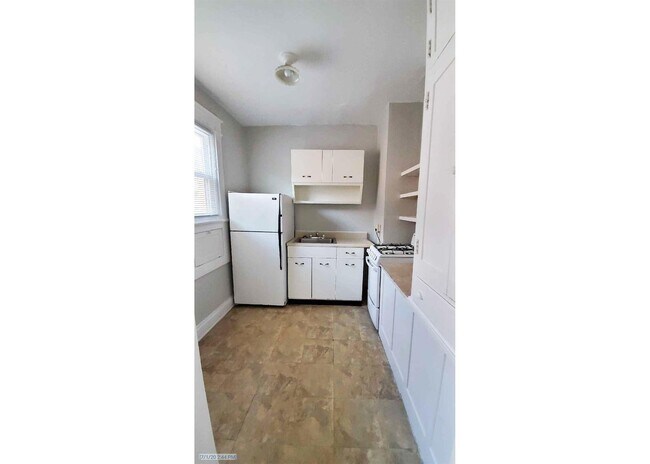 Building Photo - 3027 Clifton Ave