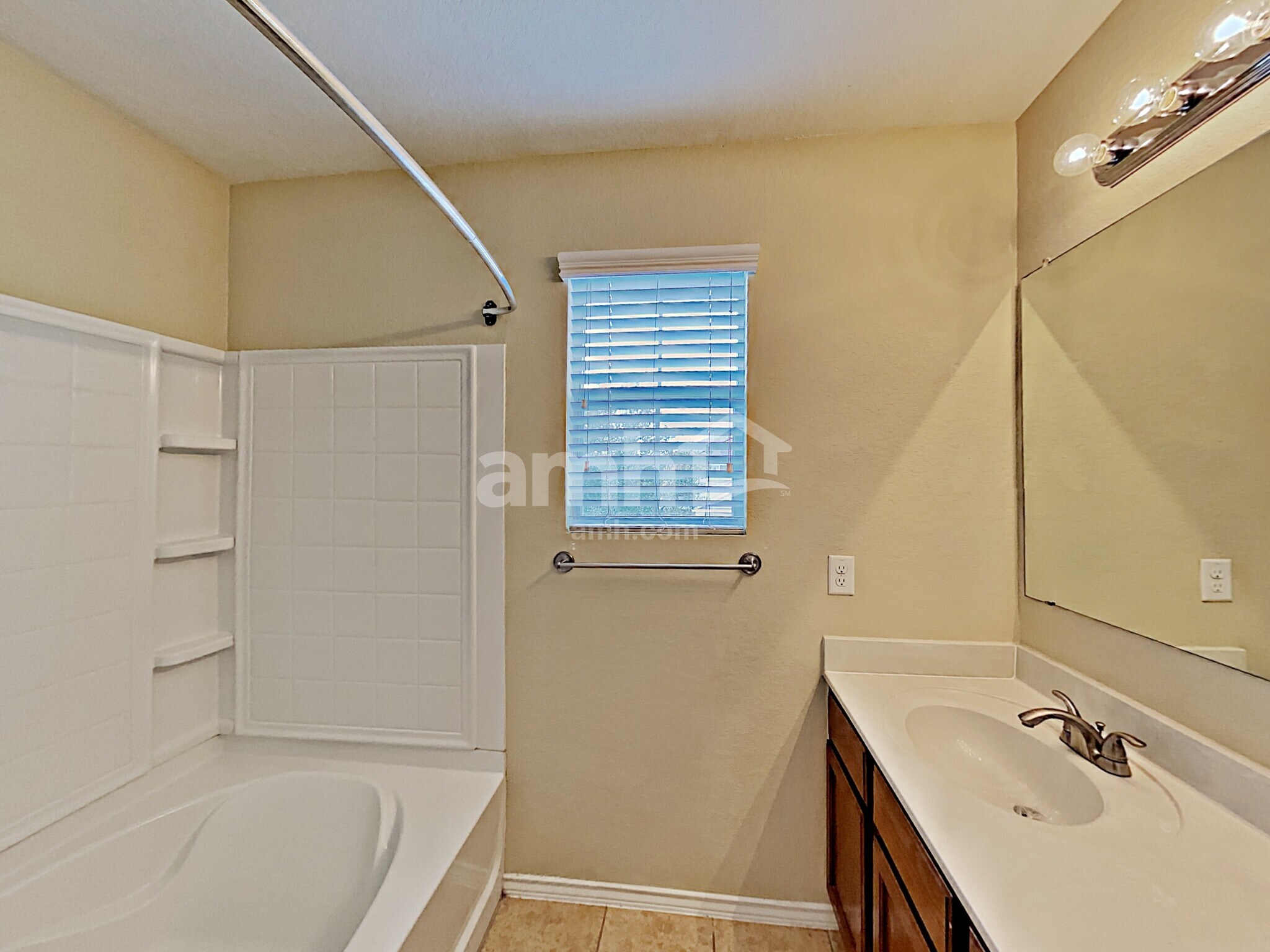 Building Photo - 9210 Pacific Maple