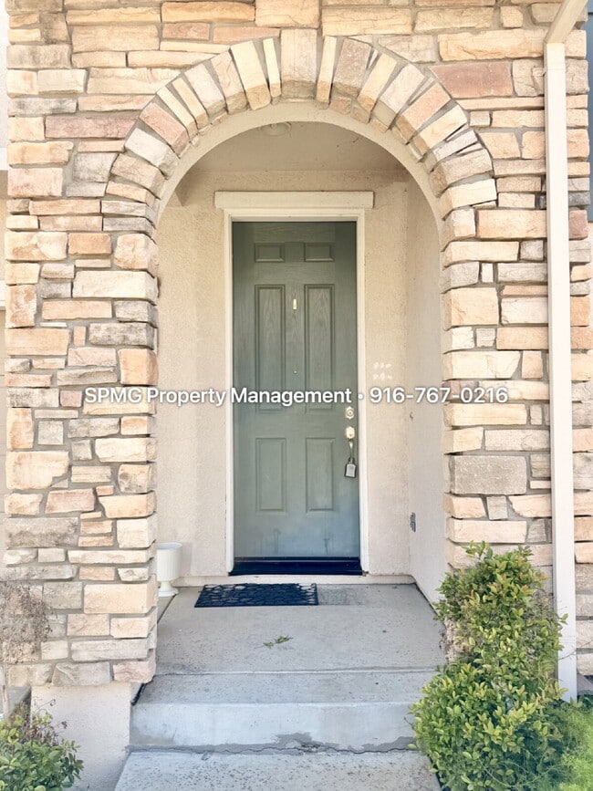 Building Photo - Beautifully Maintained 3 Bed / 2.5 Bath Home in South Natomas — New Appliances & Community Amenit...