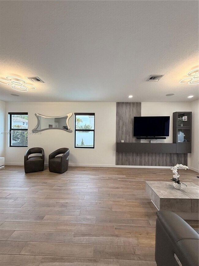 Building Photo - 7126 Rockwood Rd