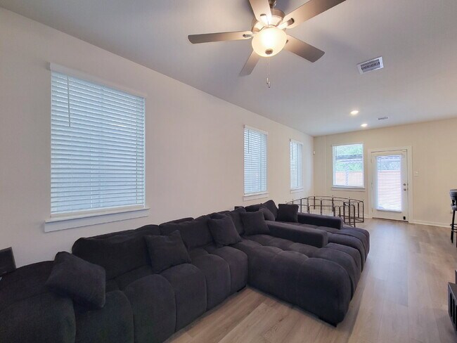 Building Photo - 3 Bed Home for Rent in Park Row Village West | Houston TX 77084