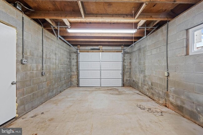 Building Photo - 7901 Wynbrook Rd