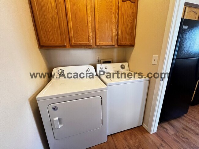 Building Photo - **Gated!!**Two Bedroom Townhome