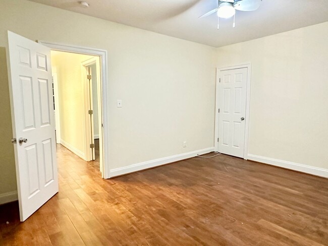 Building Photo - Detached 4 bed 3 bath. Pets Welcome!