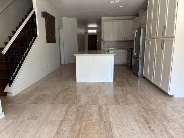 Building Photo - 9813 Sandhill Dr