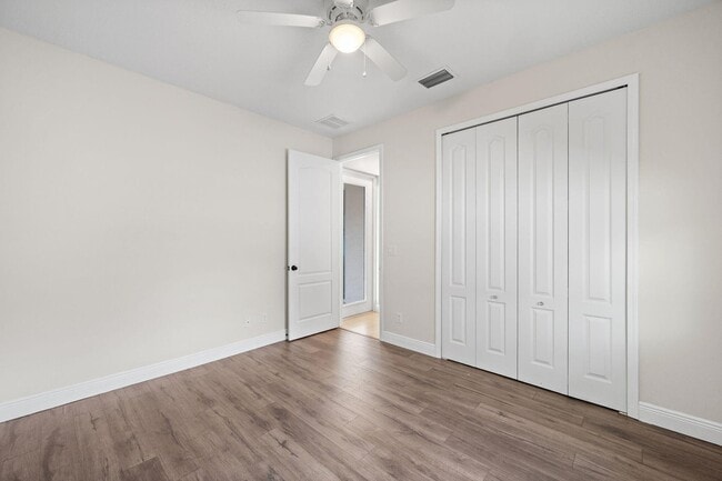 Building Photo - 1411 SW Hackensack Ave