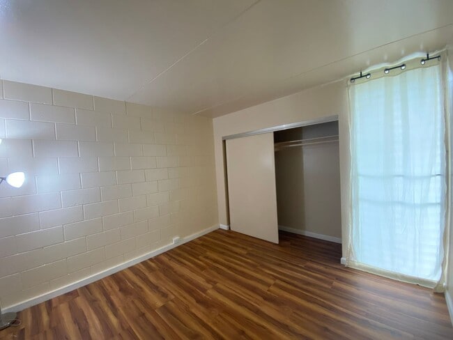 Building Photo - 025RIV