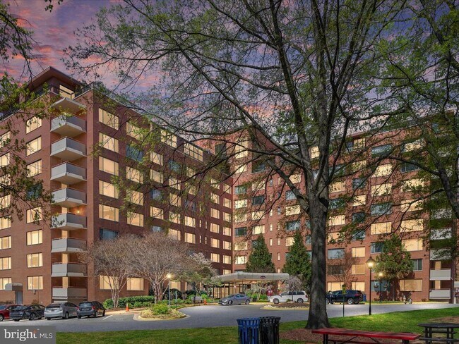 Building Photo - 1111 Arlington Blvd