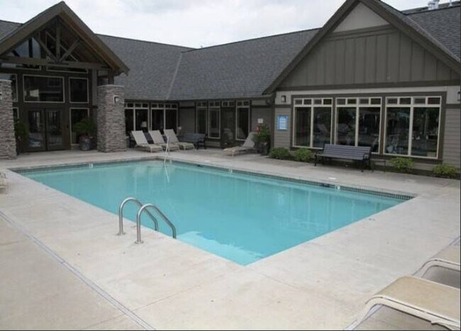 Building Photo - 635 NE Garswood Ln