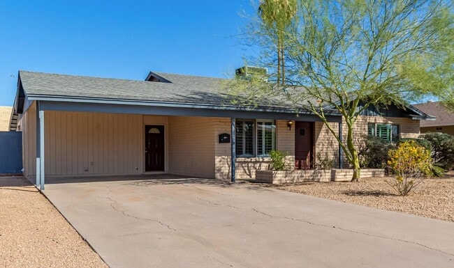 Building Photo - 2080 E Greenway Dr