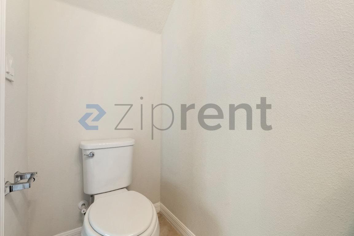 Building Photo - Unit