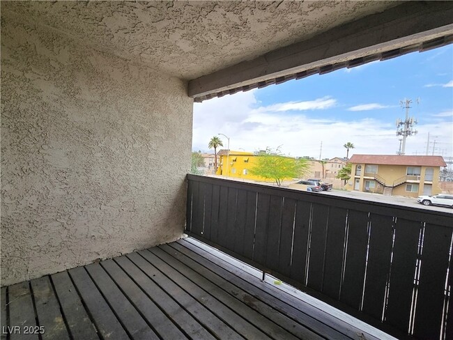 Building Photo - 5357 Del Gado Dr