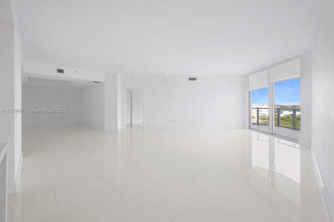 Building Photo - 17301 Biscayne Blvd