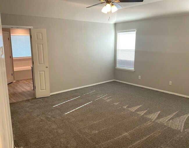 Building Photo - 708 Ridgehill Dr