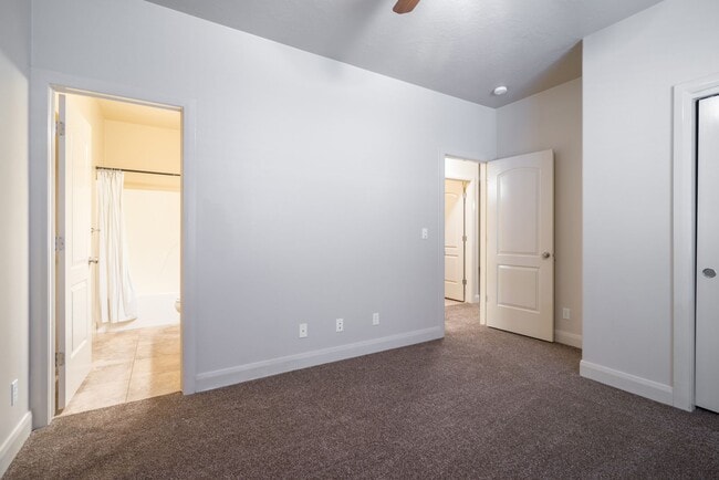 Building Photo - Spacious 2 Bedroom Hurricane Townhome Near...