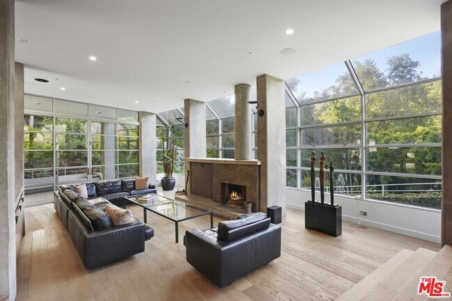 Building Photo - 7700 Willow Glen Rd