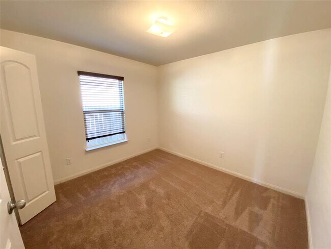 Building Photo - 201 Sapphire Ln