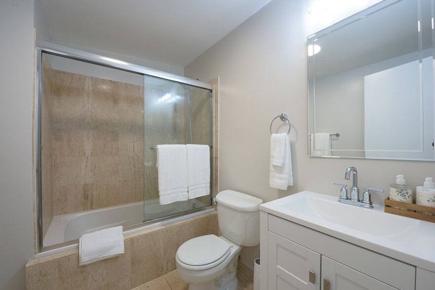 Building Photo - 1125 D St NE