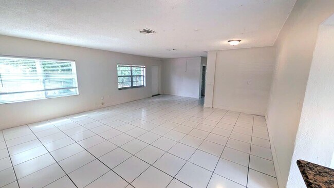 Building Photo - 801 NW 33rd Terrace