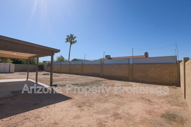 Building Photo - 8135 W Sierra Vista Dr