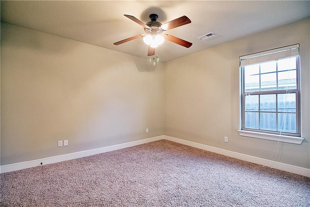 Building Photo - 3007 SW Waterleaf Ave