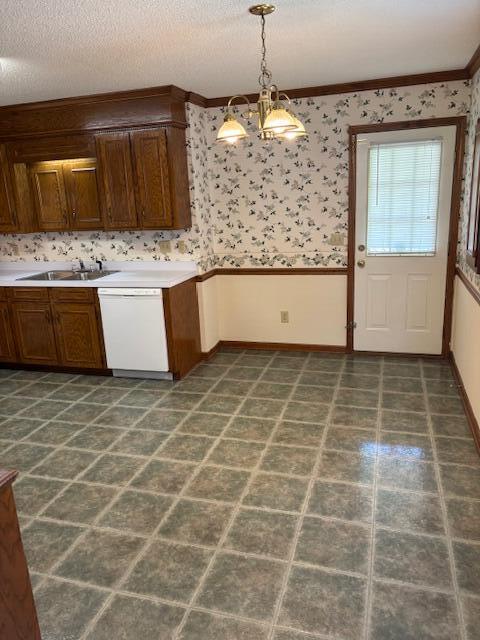 Building Photo - 1970 Essex Dr