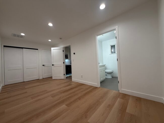 Building Photo - 27733 Dickens Ave