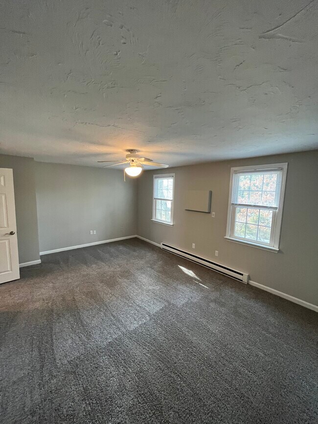Building Photo - 848 Plain St