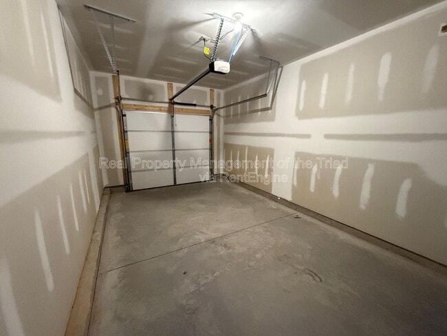 Building Photo - 206 Solacium Ln