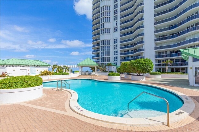 Building Photo - 16711 Collins Ave