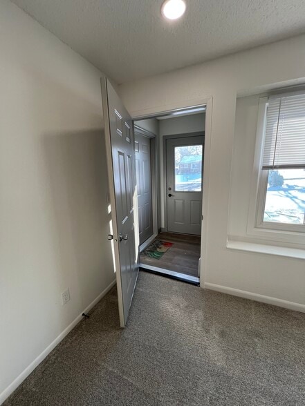 Building Photo - 5324 Jennifer Dr