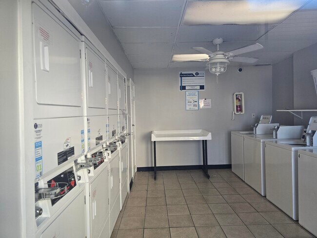 Building Photo - 308 Miracle Strip Pkwy SW