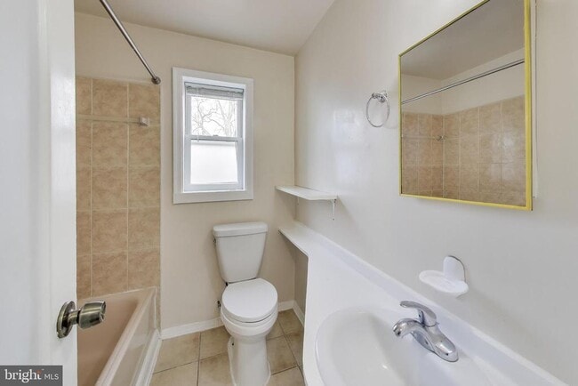 Building Photo - 903 S Irving St