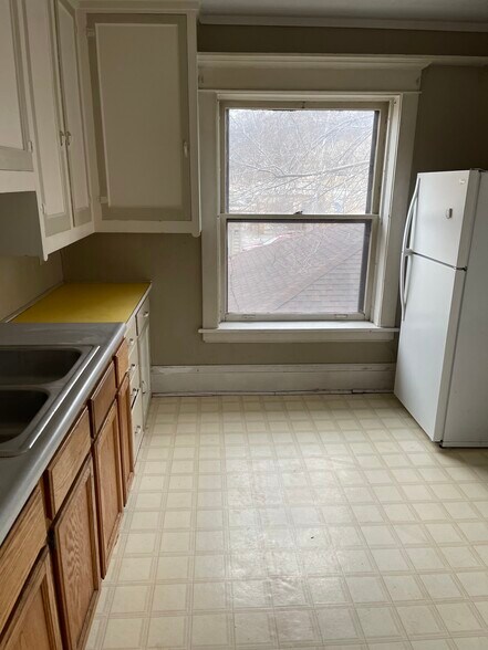 Building Photo - 505 S 4th St