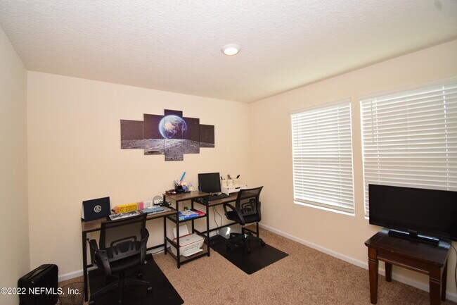 Building Photo - 3733 Shiner Dr