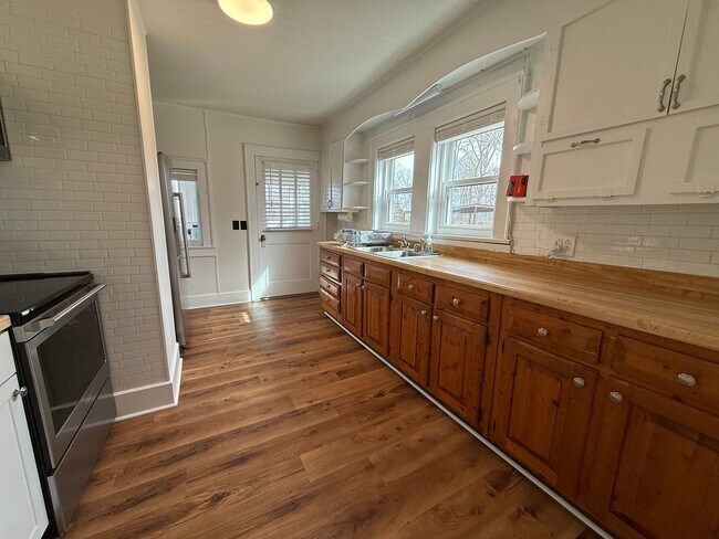 Building Photo - 4676 Sevierville Rd