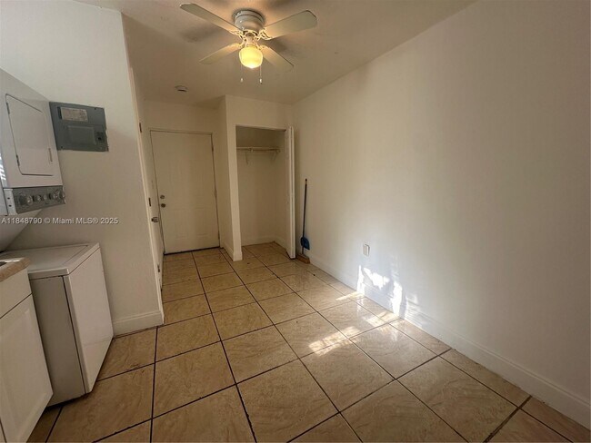 Building Photo - 559 NW 44th St