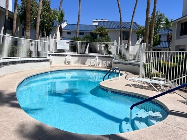 Building Photo - Riverfront 2BR 2BA Furnished Condo on GROUND LEVEL W/Garage and UTILITIES Included AVAIL 4/1/26