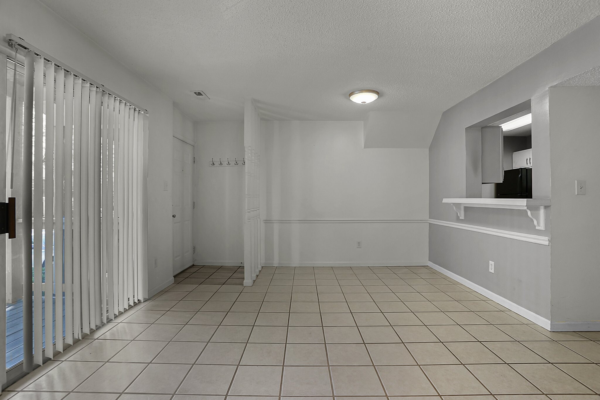 Building Photo - 8901 N Swan Cir