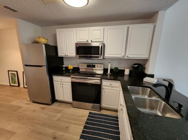 Building Photo - 5551 Bentgrass Dr