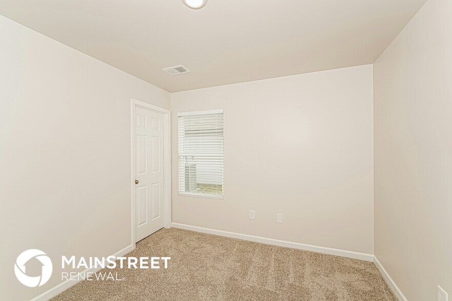 Building Photo - 65 Jonathan Dr