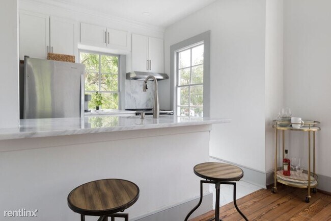 Building Photo - 1 br, 1 bath Condo - 20 Limehouse B Unit B