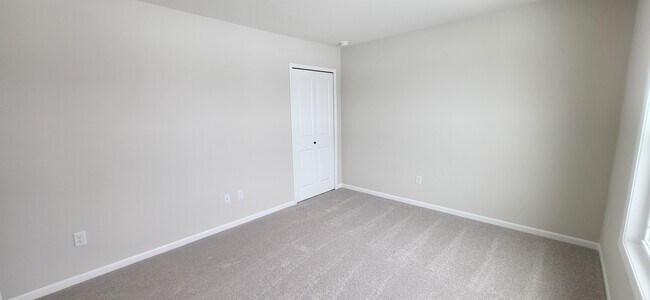 Building Photo - 10390 Silver Rock Chase