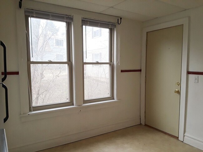 Building Photo - 732 N 23rd Ave W