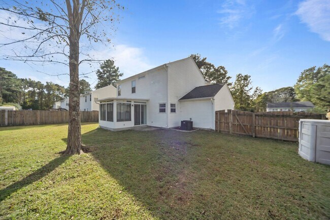 Building Photo - Beautiful 3 bed/ 2.5 bath home in Deep Creek