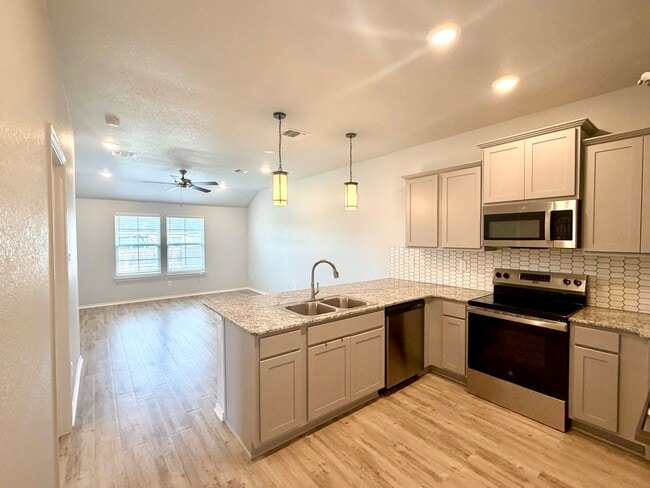 Building Photo - 1227 LEXINGTON Dr
