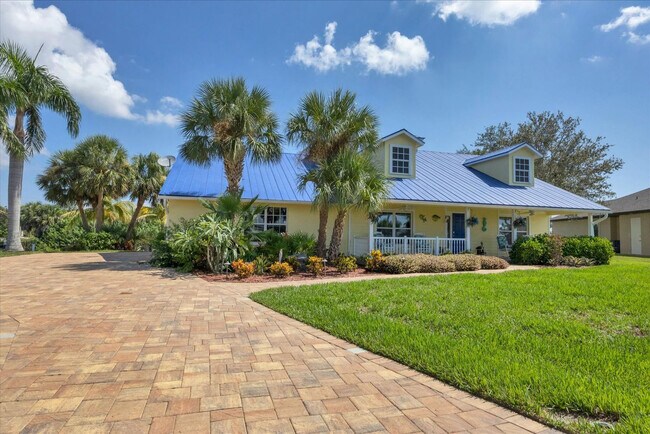 Building Photo - 15736 Lakeland Cir